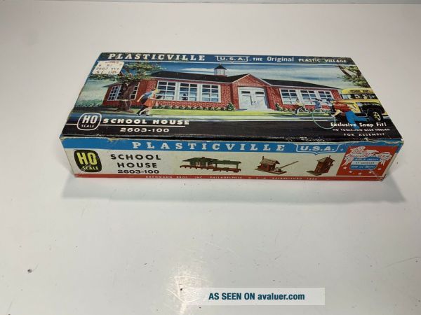 B51 Vintage Plasticville Ho Scale Model Trains School House Building