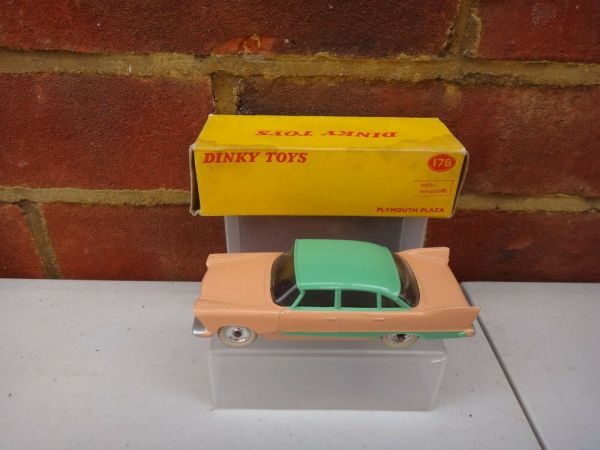 DINKY TOYS GB. PLYMOUTH PLAZA. REF: 178. + Boite